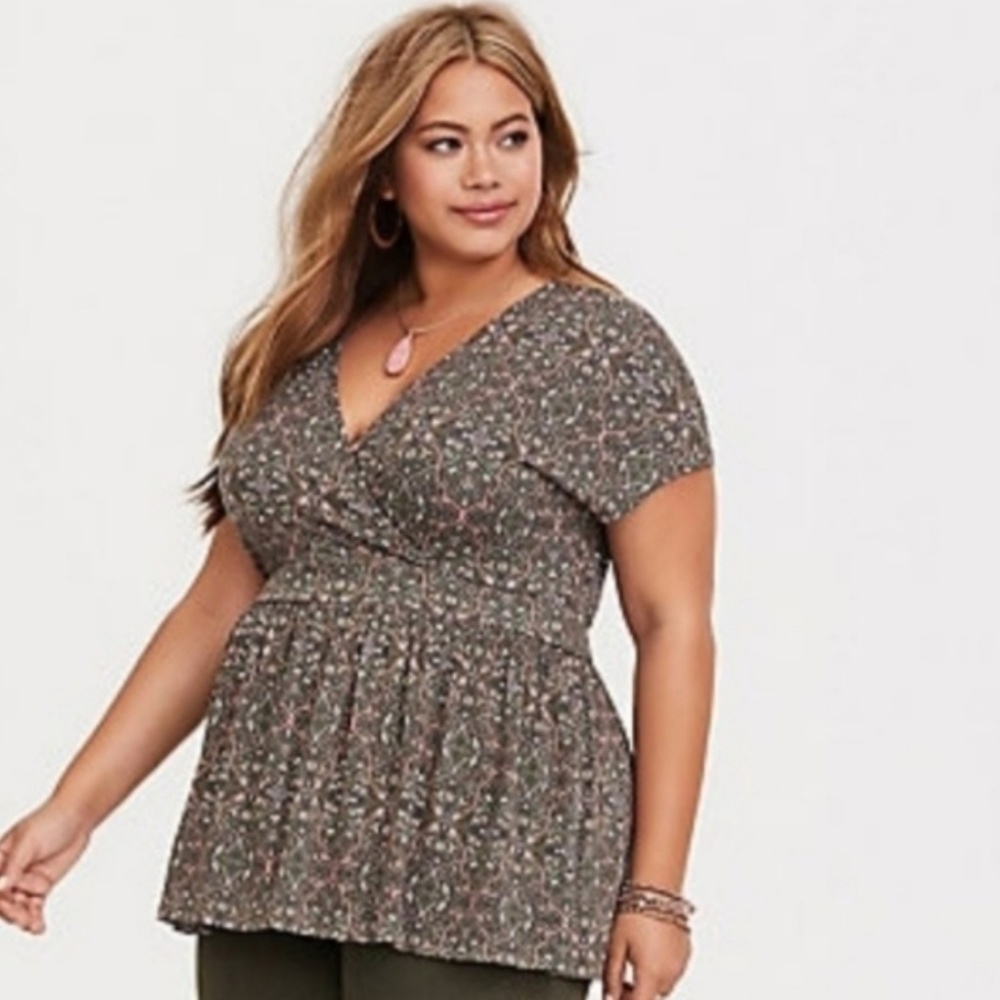 NWT Torrid Size 2 Surplice Babydoll Top
